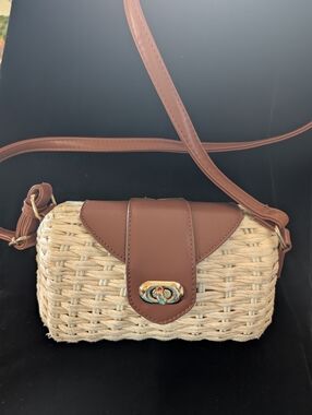 Izzy & Ali Women’s Woven Straw Crossbody Bag with Brown Trim